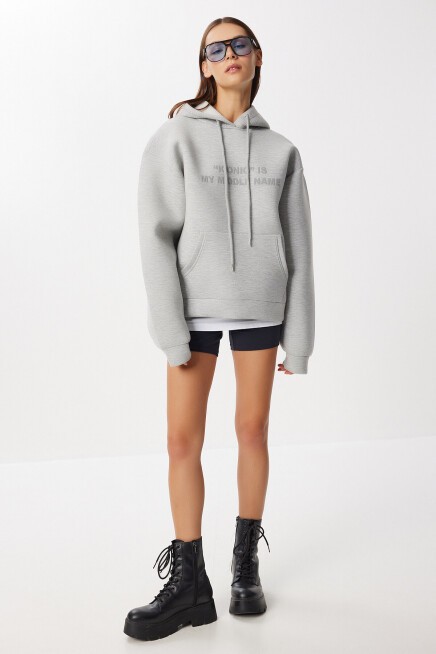 Oversize Kapüşonlu Baskılı Scuba Sweatshirt GRİ MELANJ LUB0291