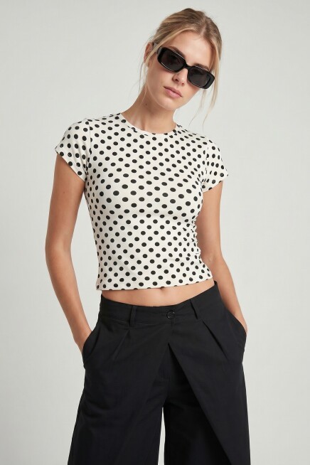 Puantiye Desenli Polyamid T-shirt BEYAZ LZV0083