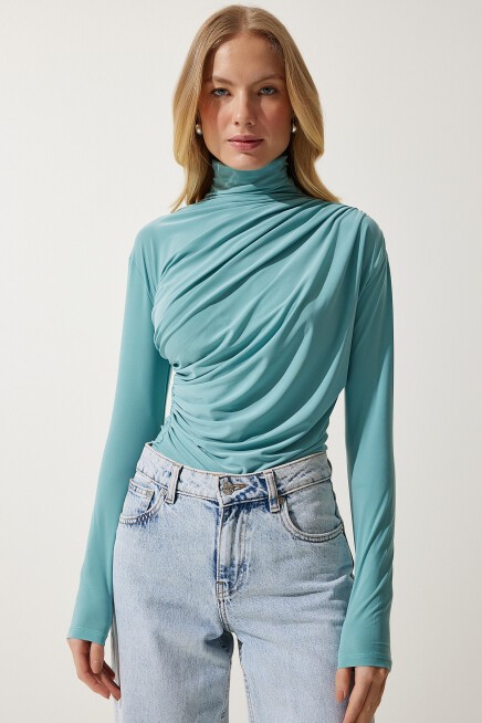 BÜZGÜ DETAYLI DİK YAKA SANDY BLUZ