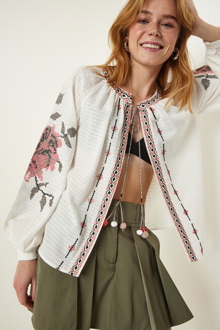 NAKIŞ DETAYLI BAĞLAMALI KETEN BLUZ