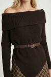 Açık Omuzlu Asimetrik Oversize Triko Kazak KAHVERENGİ LDP0090