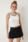 İşleme Detaylı Askılı Örme Bluz BEYAZ LHF0003