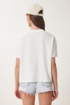 Çilekli Nakış Detaylı Pamuklu T-shirt KEMİK LUB0108