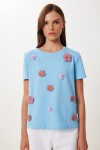 Çiçek Aksesuarlı Pamuklu Esnek Örme T-shirt MAVİ LVW0007